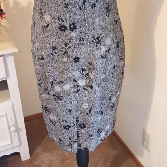 Liz Claiborne Tapestry Floral Dress. Career, Professional,  Beigecore - Picture 8 of 14